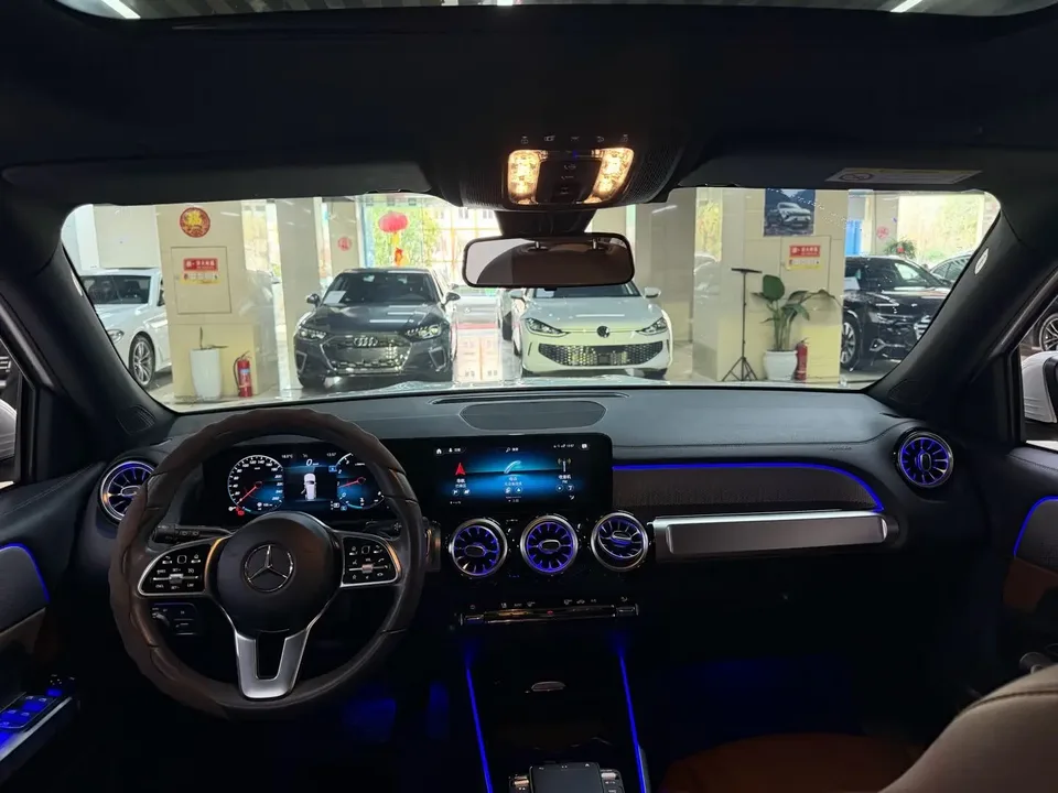 Mercedes-Benz GLB-Class second facelift GLB 200 dynamic version 2022 — миниатюра 3
