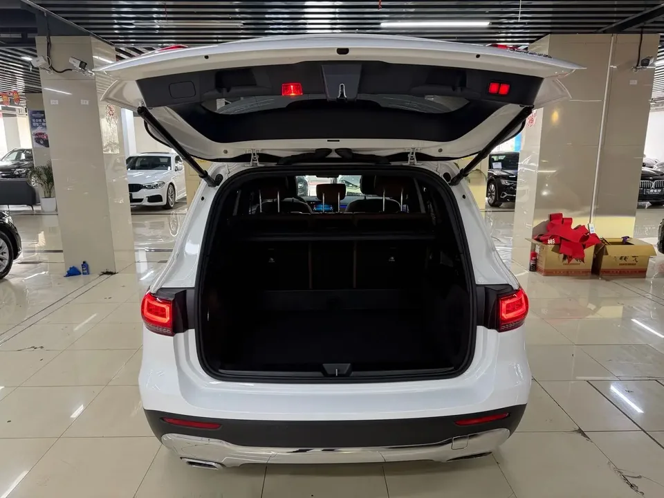 Mercedes-Benz GLB-Class second facelift GLB 200 dynamic version 2022 — миниатюра 5