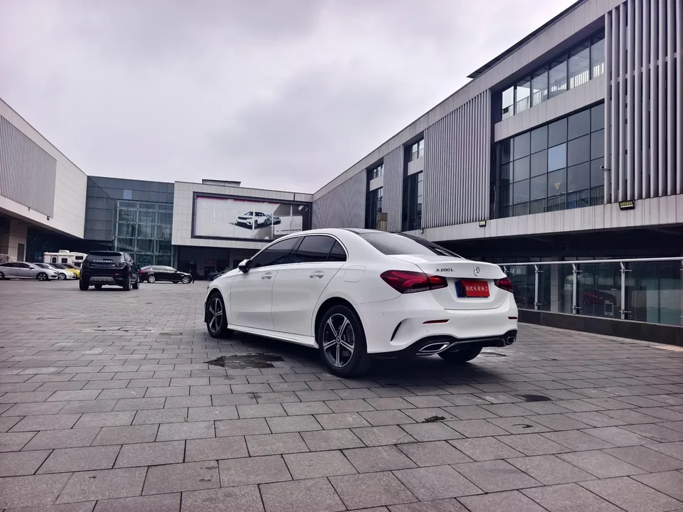 Mercedes-Benz Mercedes Benz A Class Mercedes-Benz A-Class 2022 facelift A 200 L sports sedan fashion version 2022 — миниатюра 4
