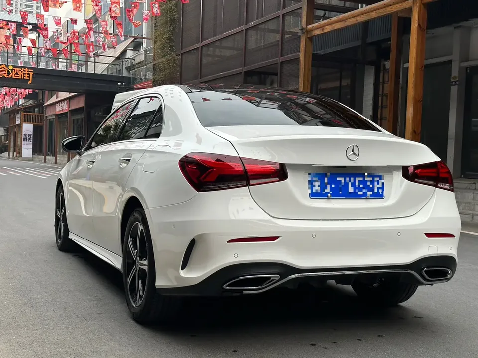 Mercedes-Benz Mercedes Benz A Class second facelift A 200 L sports sedan fashion version 2023 — миниатюра 4