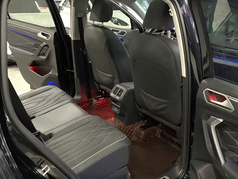 Volkswagen Tiguan L Tiguan L 2022 330TSI Automatic 2WD R-Line Enjoy Edition 2022 — миниатюра 4