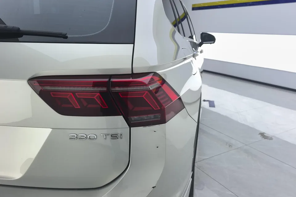 Volkswagen Tiguan L Tiguan L 2022 330TSI Automatic 2WD R-Line Flagship Edition 2022 — миниатюра 2