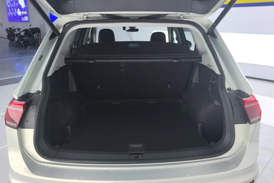 Volkswagen Tiguan L Tiguan L 2022 330TSI Automatic 2WD R-Line Flagship Edition 2022 — миниатюра 5