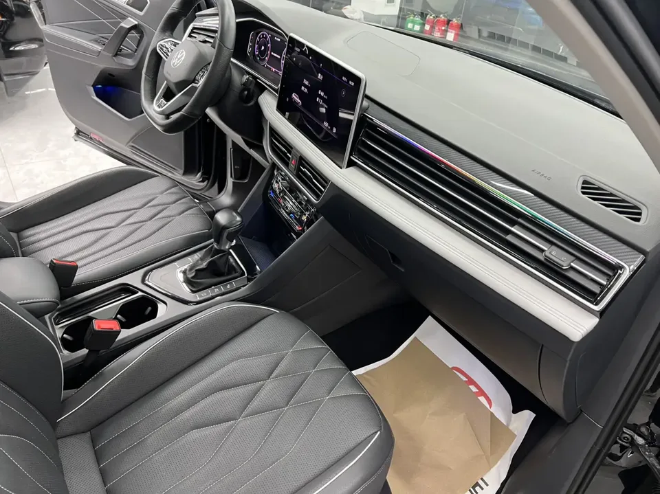 Volkswagen Tiguan L Tiguan L 2022 330TSI Automatic 2WD R-Line Enjoy Edition 2022 — миниатюра 3