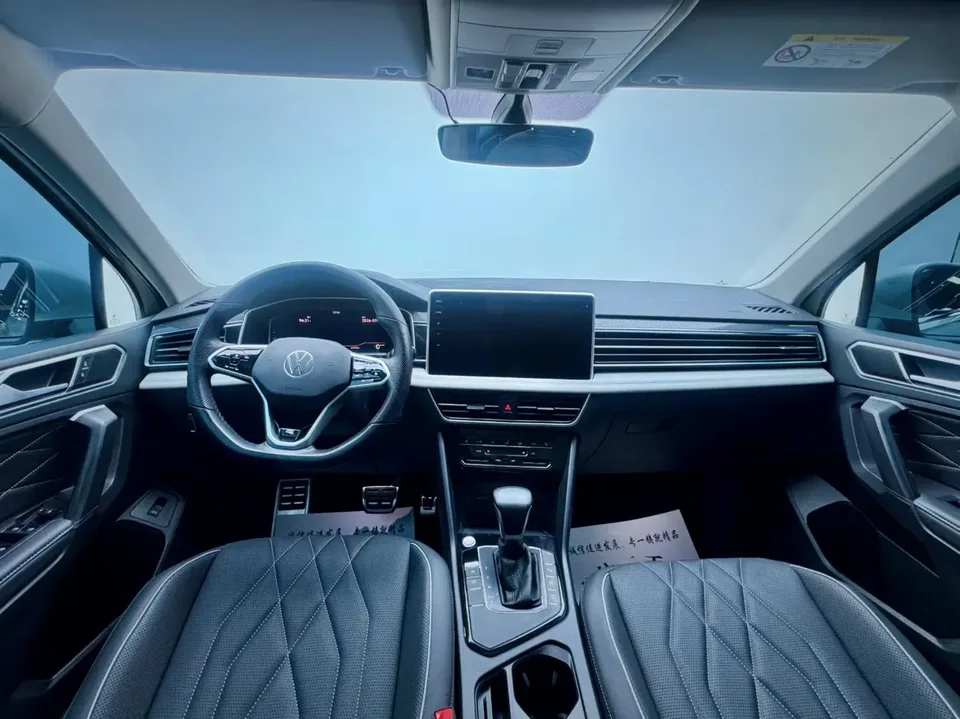 Volkswagen Tiguan L Tiguan L 2022 330TSI Automatic 2WD R-Line Enjoy Edition 2022 — миниатюра 3