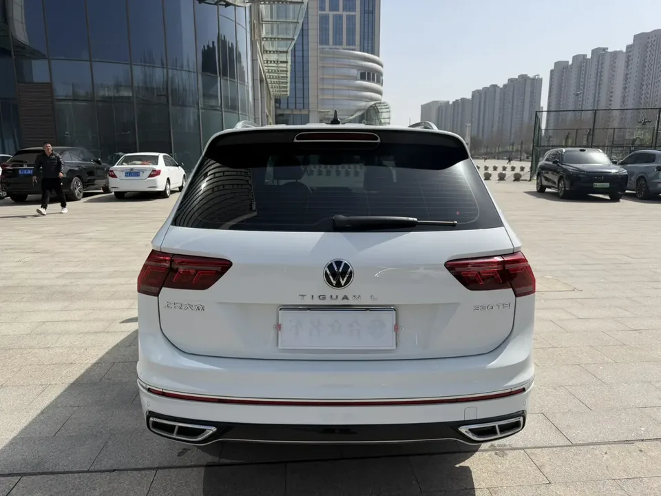 Volkswagen Tiguan L facelift 330TSI 2WD R-Line Enjoy Edition 2023 — миниатюра 2