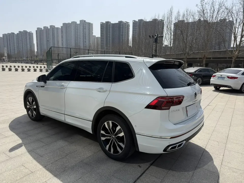 Volkswagen Tiguan L facelift 330TSI 2WD R-Line Enjoy Edition 2023 — миниатюра 4