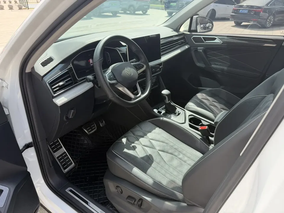 Volkswagen Tiguan L facelift 330TSI 2WD R-Line Enjoy Edition 2023 — миниатюра 5