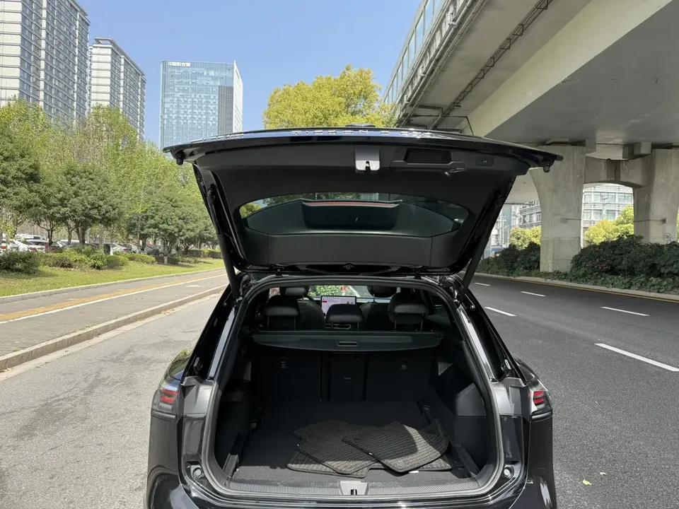 Volkswagen Tiguan L Pro 330TSI 2WD R-Line Smart Edition 2025 — миниатюра 4