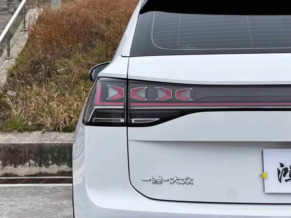Volkswagen Tayron Tanyue 2023 330TSI 2WD Luxury Plus Advanced Edition 2023 — миниатюра 3