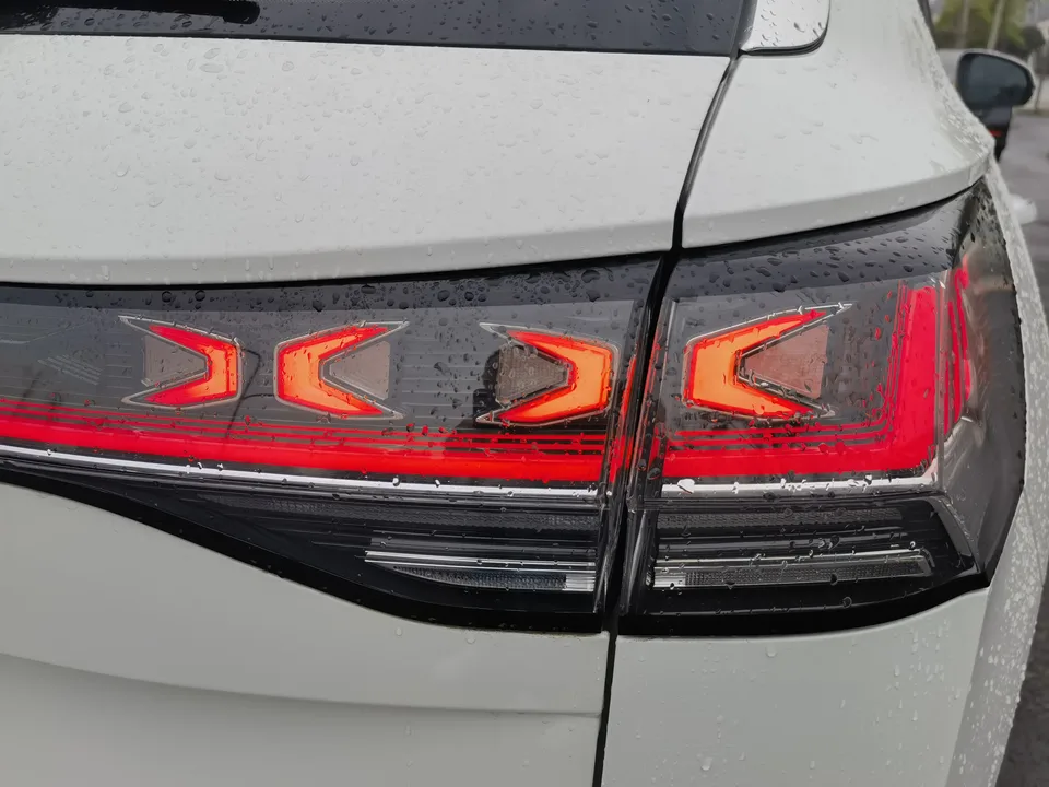 Volkswagen Tayron 300TSI 2WD Luxury Plus Advanced Edition 2023 — миниатюра 3