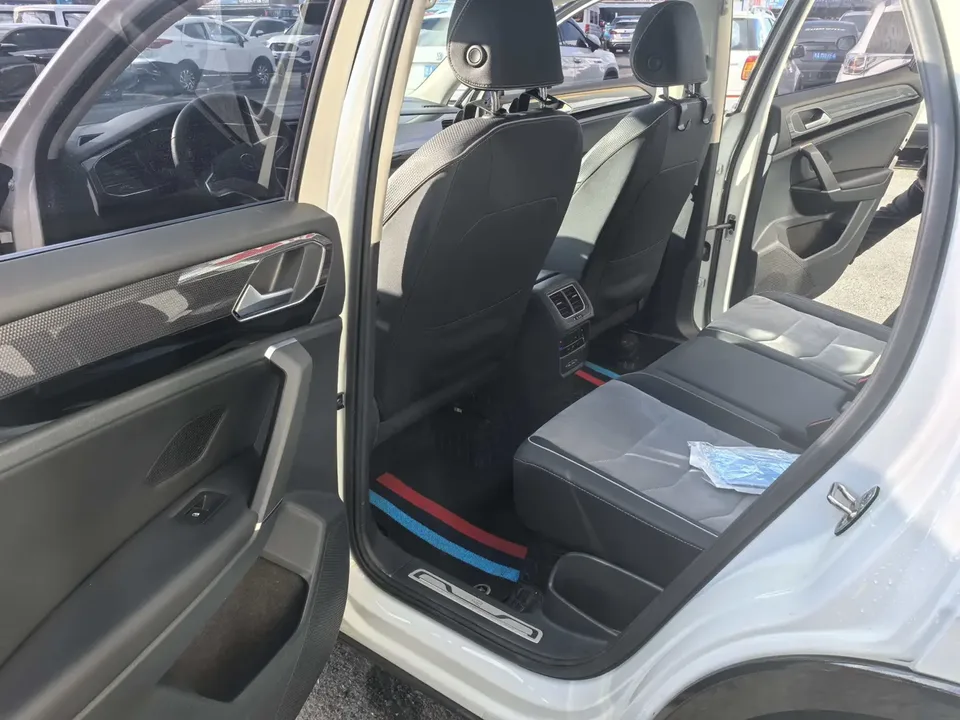 Volkswagen Tayron 330TSI 2WD 3rd Anniversary Limited Edition Plus 2022 — миниатюра 3