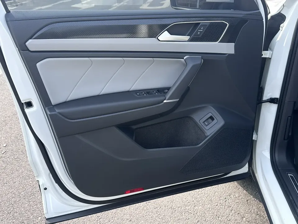 Volkswagen Tayron Tanyue 2023 280TSI 2WD Luxury Plus Advanced Edition 2022 — миниатюра 3