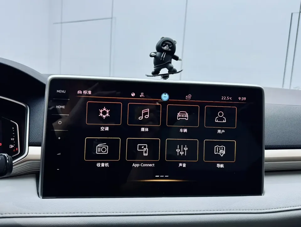 Volkswagen Tharu 300TSI 2WD Full Moon Edition 2023 — миниатюра 3