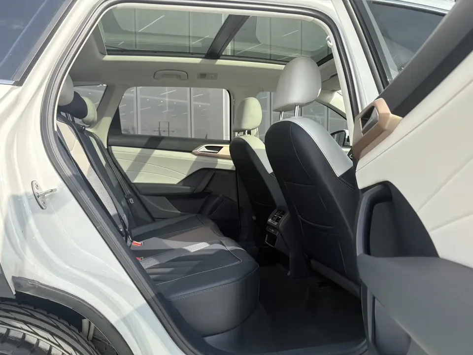 Volkswagen Tharu tuyue 2023 300TSI 2WD Full Moon Edition 2023 — thumbnail 3