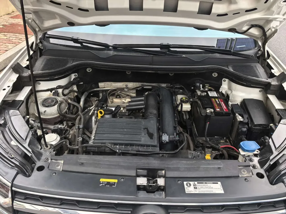 Volkswagen Tharu tuyue 2022 280TSI 2WD Deluxe Edition 2022 — миниатюра 3