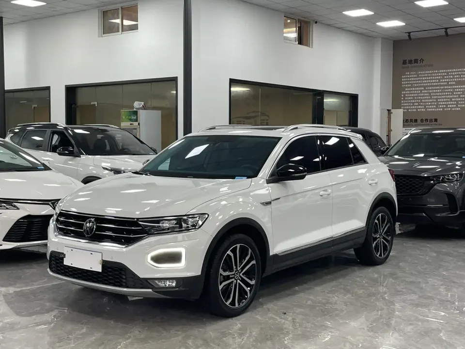 Volkswagen T-Roc T-Roc 2022 Tange 280TSI DSG two-wheel drive comfort PLUS 2022 — photo 1, buy with delivery to Moscow