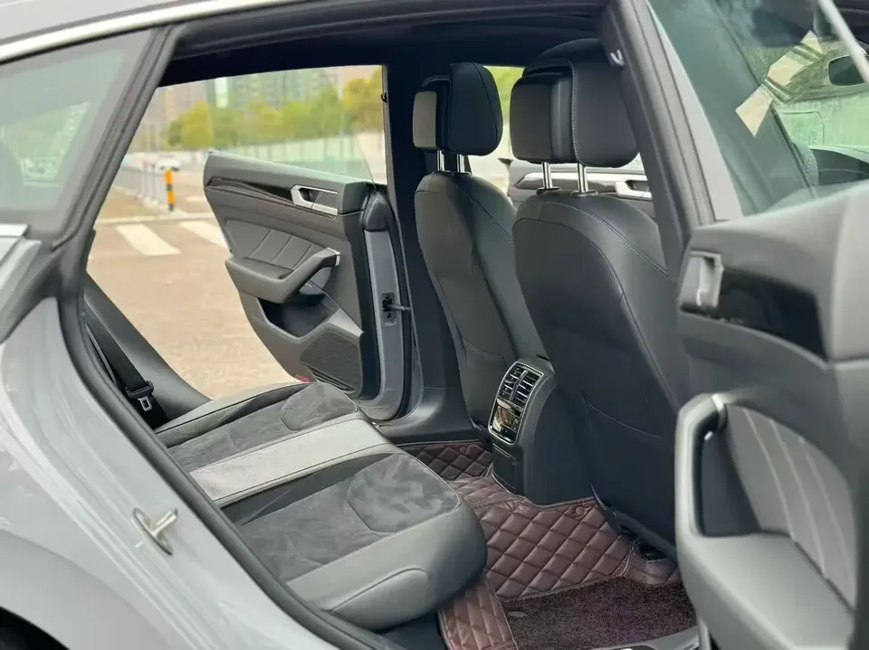 Volkswagen Arteon 330TSI Dazzling Public Edition 2025 — миниатюра 3