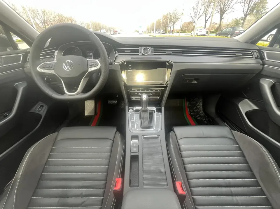 Volkswagen Magotan Magotan 2020 330TSI DSG Leading Edition 2022 — миниатюра 4