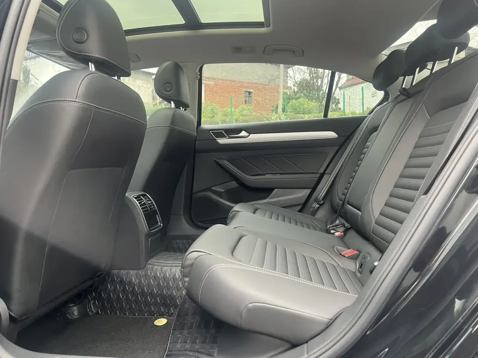 Volkswagen Magotan Magotan 2023 2 million commemorative edition 280TSI DSG comfort model 2024 — миниатюра 3