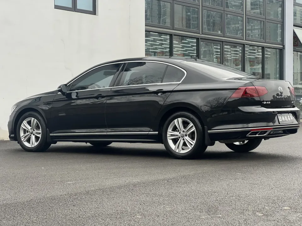 Volkswagen Magotan Magotan 2023 2 million commemorative edition 280TSI DSG comfort model 2024 — миниатюра 4