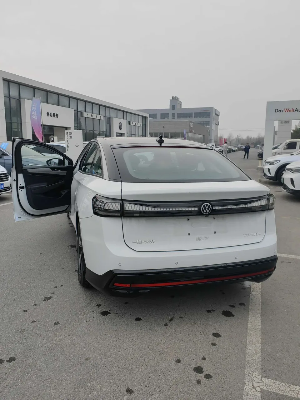 Volkswagen ID.7 VIZZION ID.7 VIZZION 2024 AIR version 2024 — миниатюра 2
