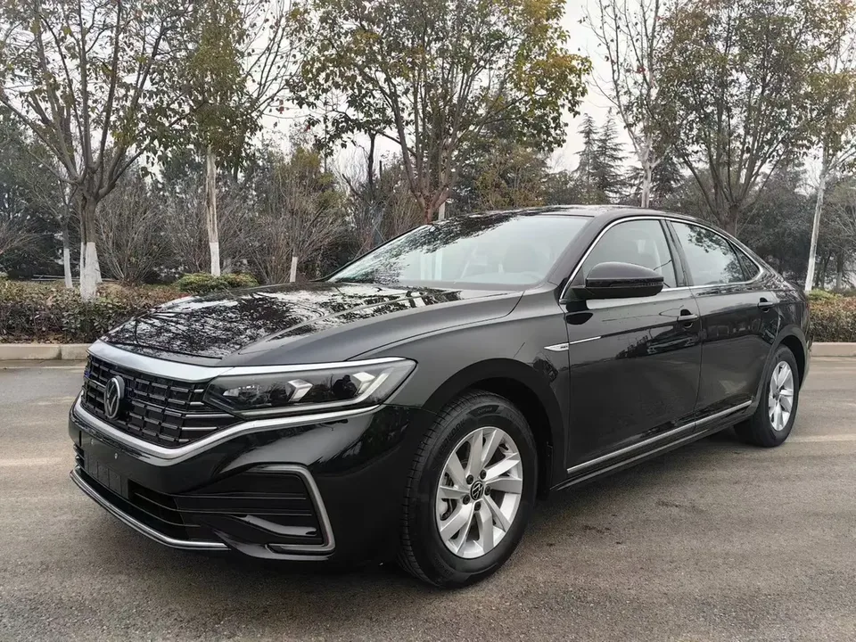 Volkswagen Passat PHEV 2025