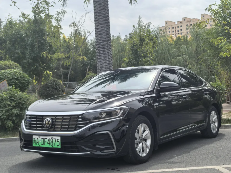 Volkswagen Passat PHEV 2023