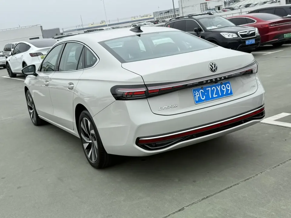 Volkswagen Passat Pro 300TSI Dragon Edition 2026 — миниатюра 5