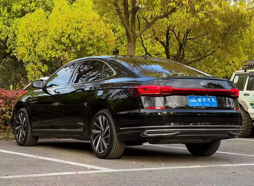 Volkswagen Passat Passat 2022 330TSI Deluxe Edition 2023 — миниатюра 5