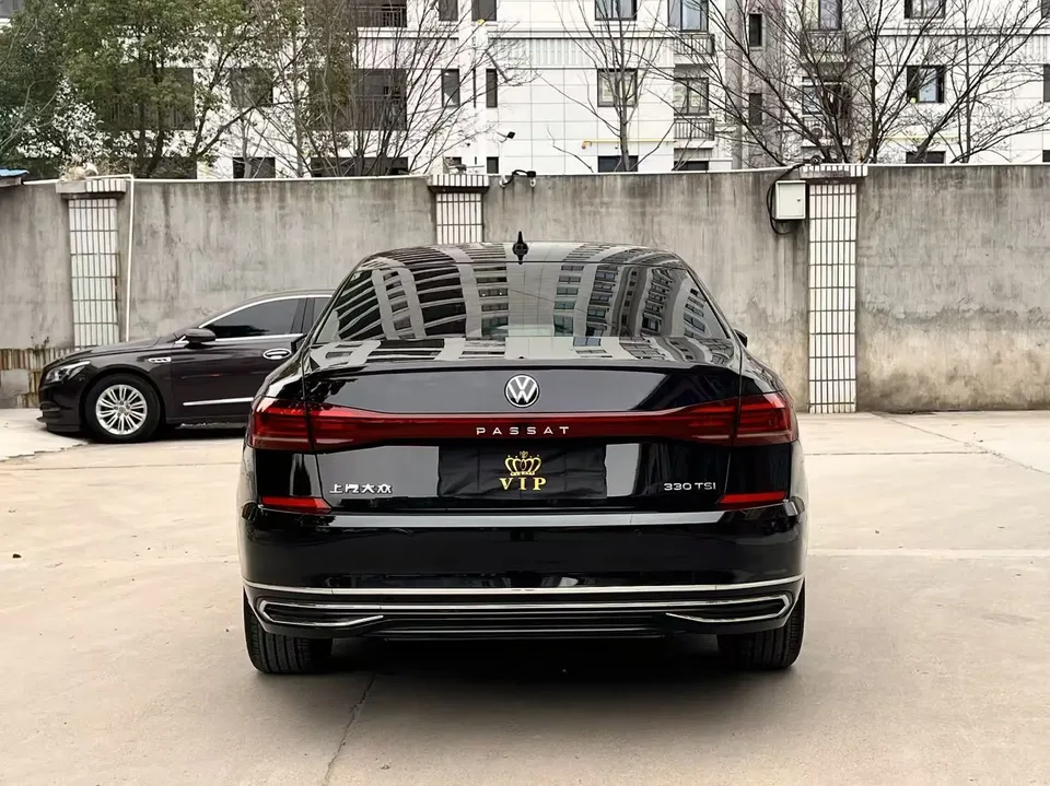 Volkswagen Passat facelift 330TSI Starry Sky Deluxe Edition 2023 — миниатюра 2