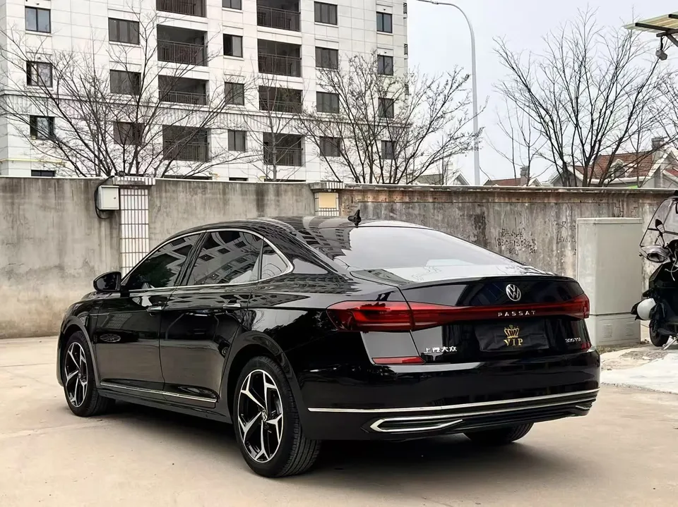 Volkswagen Passat facelift 330TSI Starry Sky Deluxe Edition 2023 — миниатюра 4