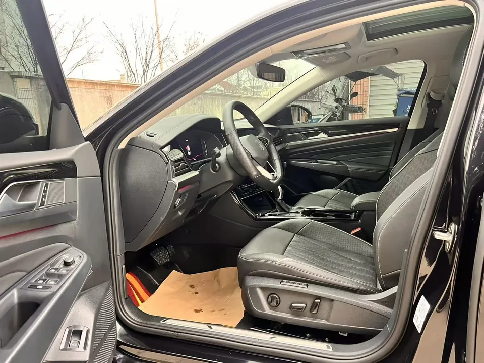 Volkswagen Passat facelift 330TSI Starry Sky Deluxe Edition 2023 — миниатюра 5