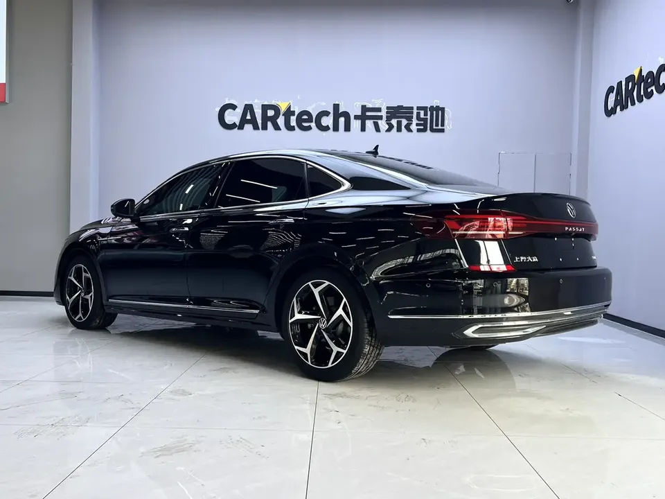 Volkswagen Passat facelift 330TSI Starry Sky Deluxe Edition 2022 — миниатюра 2