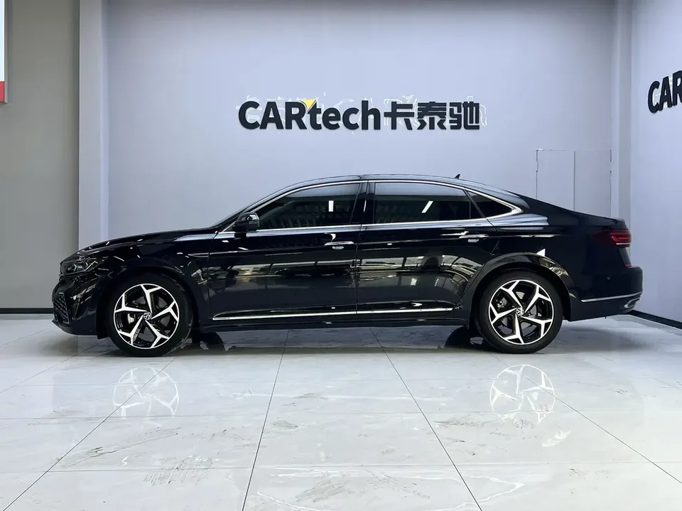 Volkswagen Passat facelift 330TSI Starry Sky Deluxe Edition 2022 — миниатюра 4
