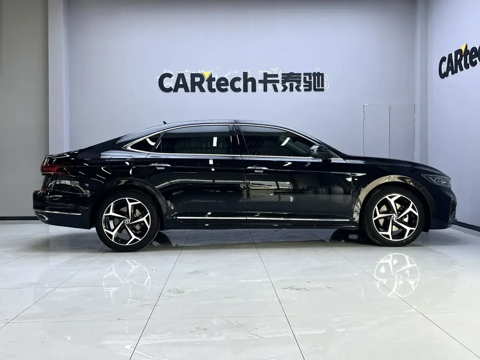 Volkswagen Passat facelift 330TSI Starry Sky Deluxe Edition 2022 — миниатюра 5