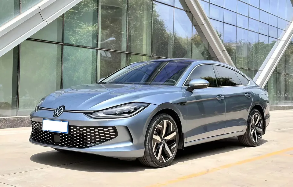 Volkswagen Lamando Lingdu 2022 Lingdu Lingdu L 280TSI DSG Cool Edition 2022 — photo 1, buy with delivery to Moscow