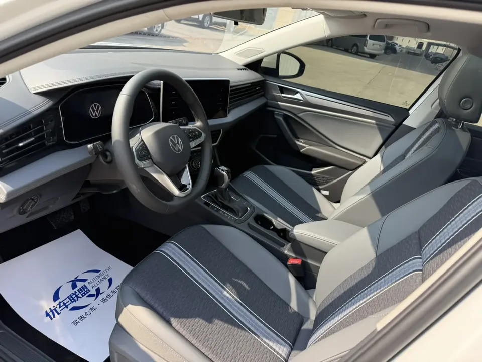 Volkswagen Sagitar Sagitar 200TSI DSG Flying Edition 2025 — миниатюра 5
