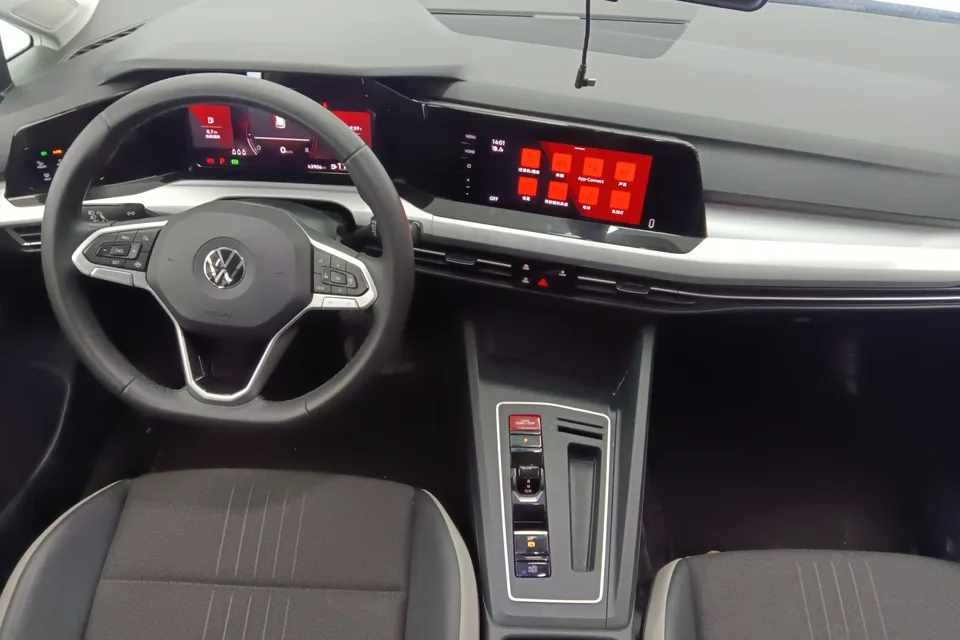 Volkswagen Golf golf 2023 280TSI DSG Pro facelift 2024 — thumbnail 4