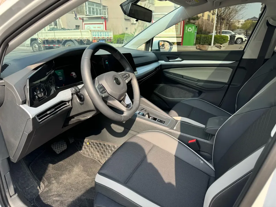 Volkswagen Golf 280TSI DSG Pro 50 Years Legend Edition 2024 — миниатюра 3