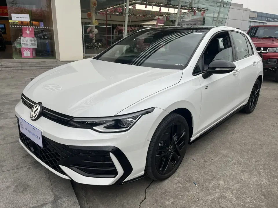 Volkswagen Golf 2025