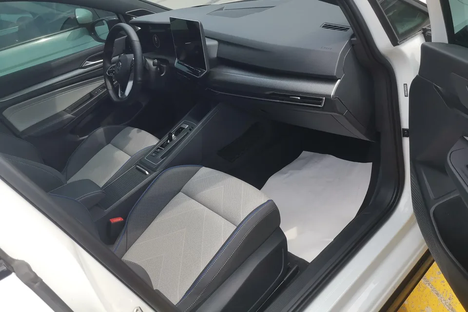 Volkswagen Golf Golf 2025 300TSI R-Line 2025 — миниатюра 3