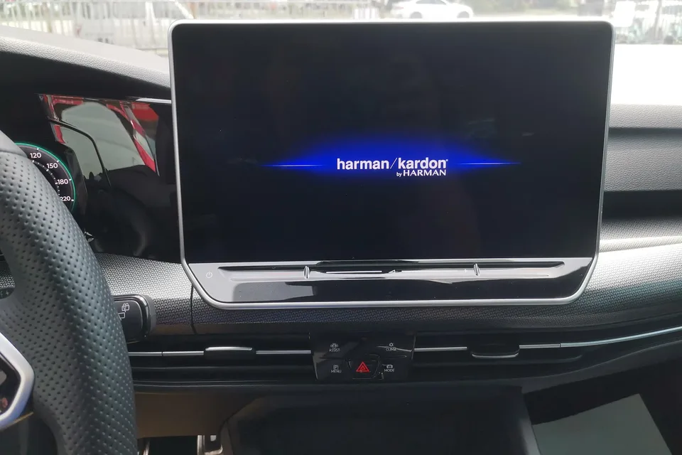 Volkswagen Golf Golf 2025 300TSI R-Line 2025 — миниатюра 4