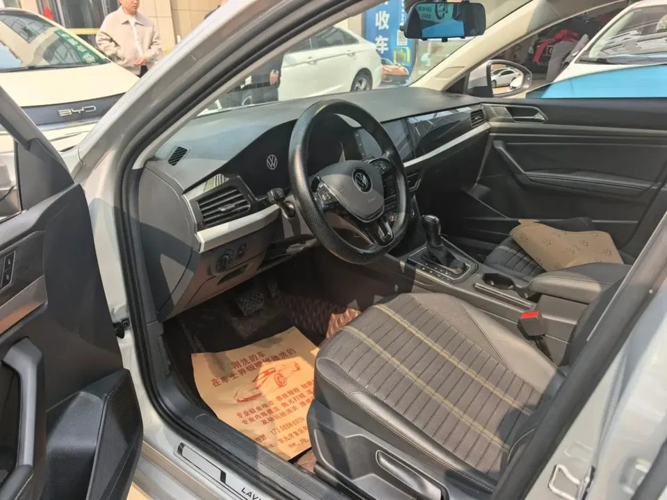 Volkswagen Lavida 280TSI DSG Deluxe Edition National V 2022 — миниатюра 3