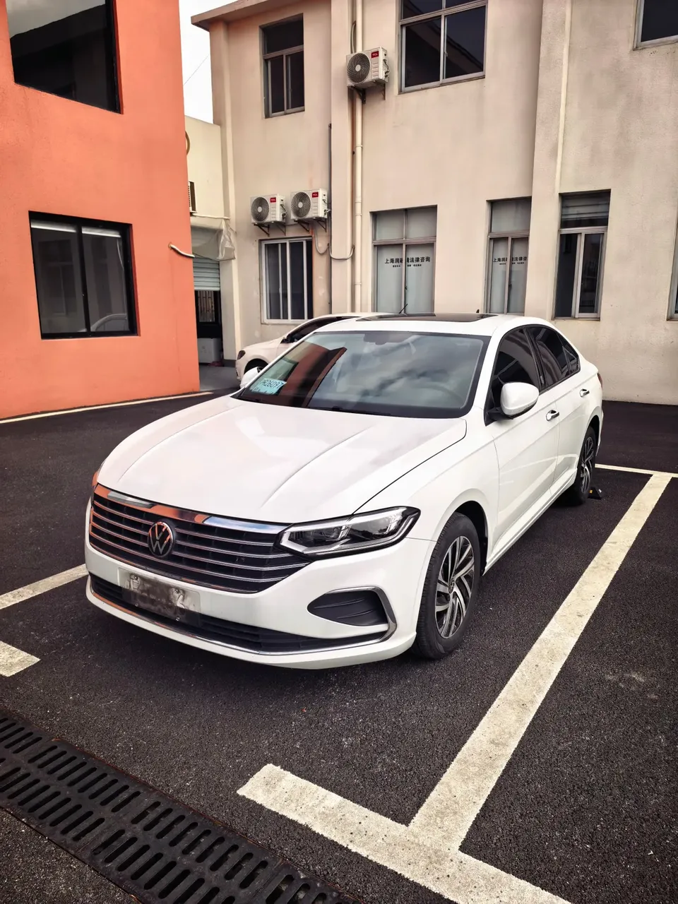Volkswagen Lavida Lavida 2023 1.5L Automatic 5 Million Edition 2022 — photo 1, buy with delivery to Moscow