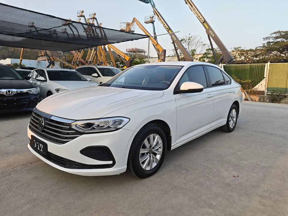 Volkswagen Lavida Lavida 2023 Lavida 2023 1.5L automatic full version 2022 — photo 1, buy with delivery to Moscow
