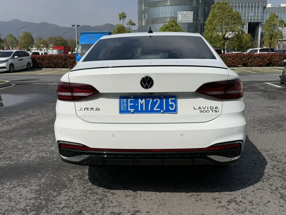 Volkswagen Lavida Lavida 2024 300TSI DSG Starry Sky Leading Edition 2024 — миниатюра 2