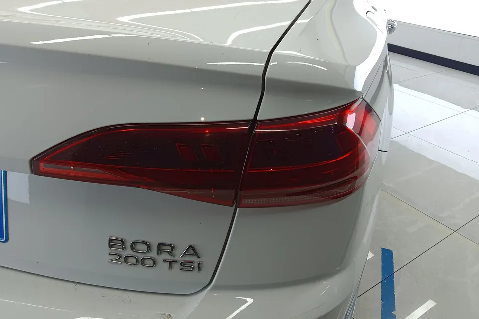 Volkswagen Bora Bora 2023 200TSI DSG Smart Edition 2022 — миниатюра 2