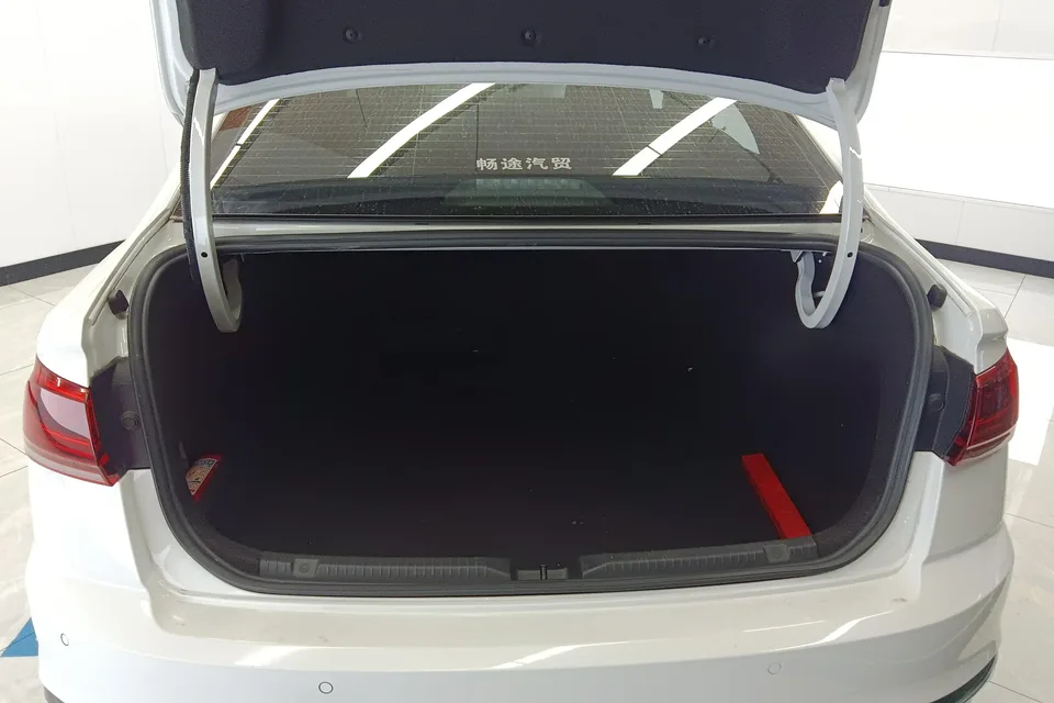 Volkswagen Bora Bora 2023 200TSI DSG Smart Edition 2022 — миниатюра 5
