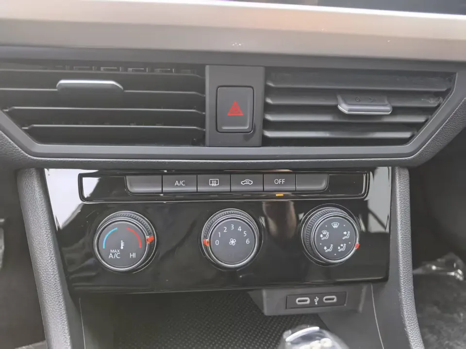 Volkswagen Bora Bora 2023 200TSI DSG Joy Travel PRO Edition 2023 — thumbnail 4